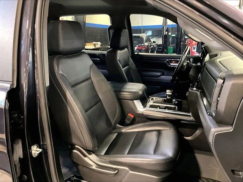 Used 2024 Chevrolet Silverado 1500 LT Trail Boss w/ LT Trail Boss Premium Package AWD/4WD image 11