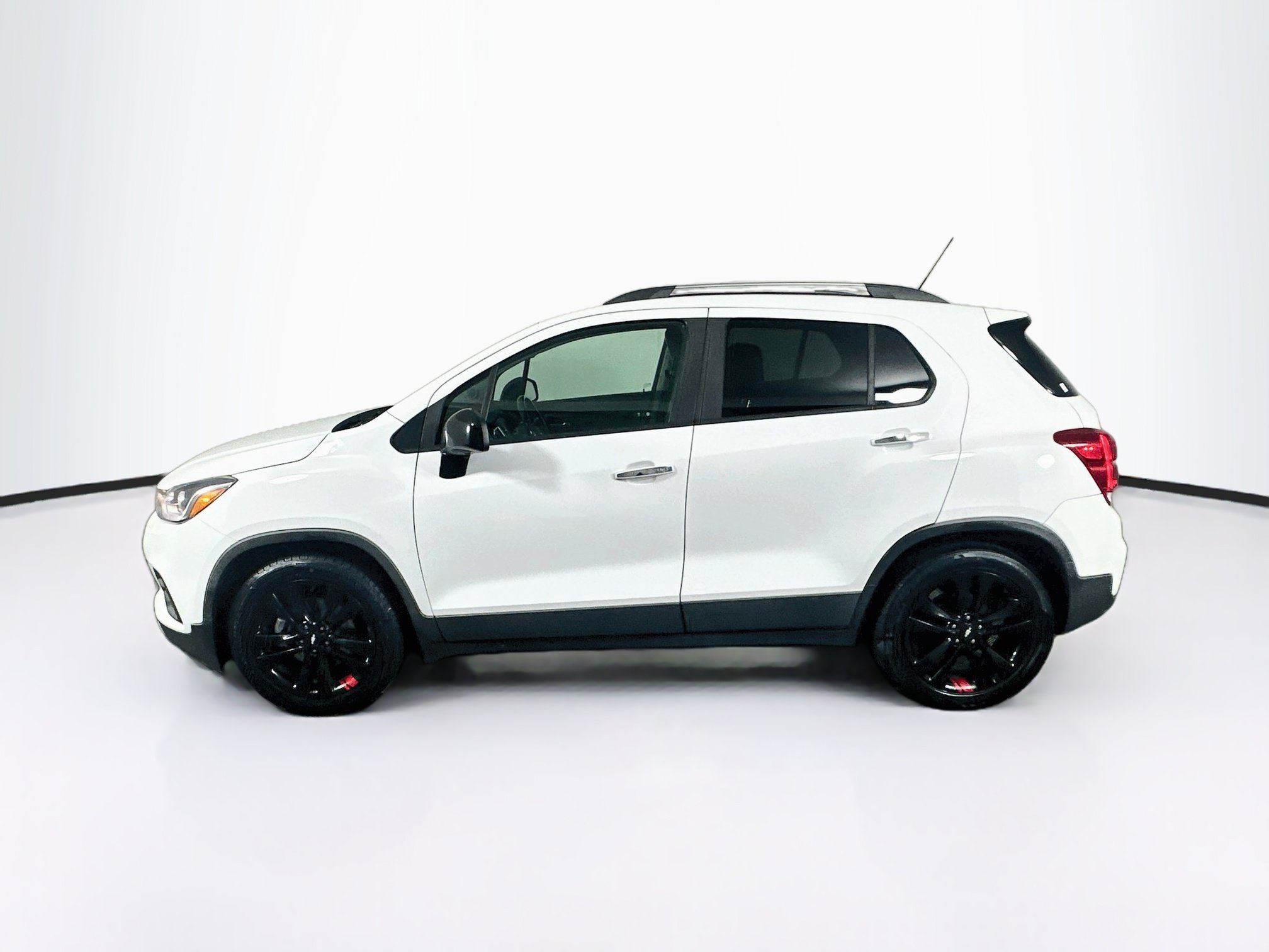 Used 2019 Chevrolet Trax LT w/ Redline Edition FWD image 4