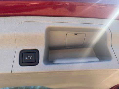 Used 2023 GMC Acadia SLT image 18