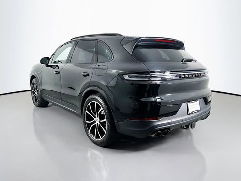 Used 2025 Porsche Cayenne E-Hybrid image 3