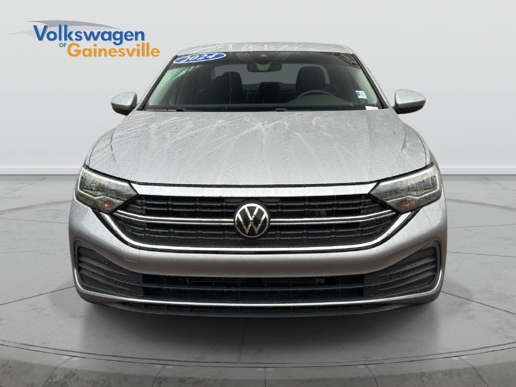 Used 2024 Volkswagen Jetta SE FWD image 9