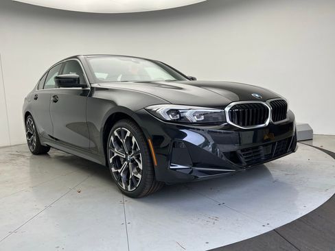 Used 2026 BMW 330i Sedan w/ Premium Package RWD image 2