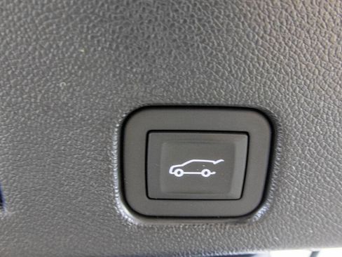 Used 2024 Chevrolet Traverse Z71 AWD/4WD image 40