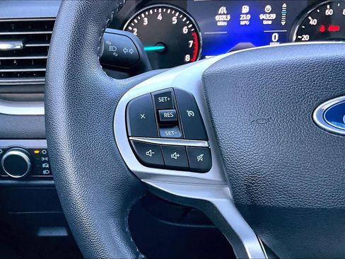 Used 2024 Ford Explorer XLT image 26