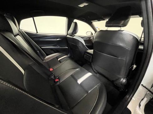 Used 2025 Toyota Camry SE image 12