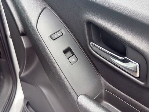 Used 2019 Chevrolet Trax LT w/ LT Convenience Package FWD image 15