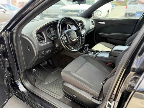 Used 2018 Dodge Charger SXT w/ Blacktop Package image 9
