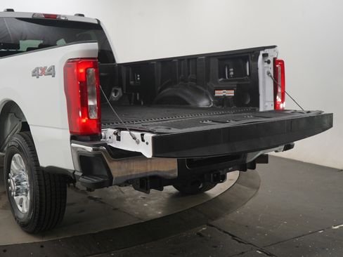 Used 2024 Ford F250 XLT image 9