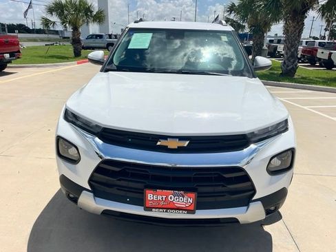 Used 2023 Chevrolet TrailBlazer LT FWD image 2