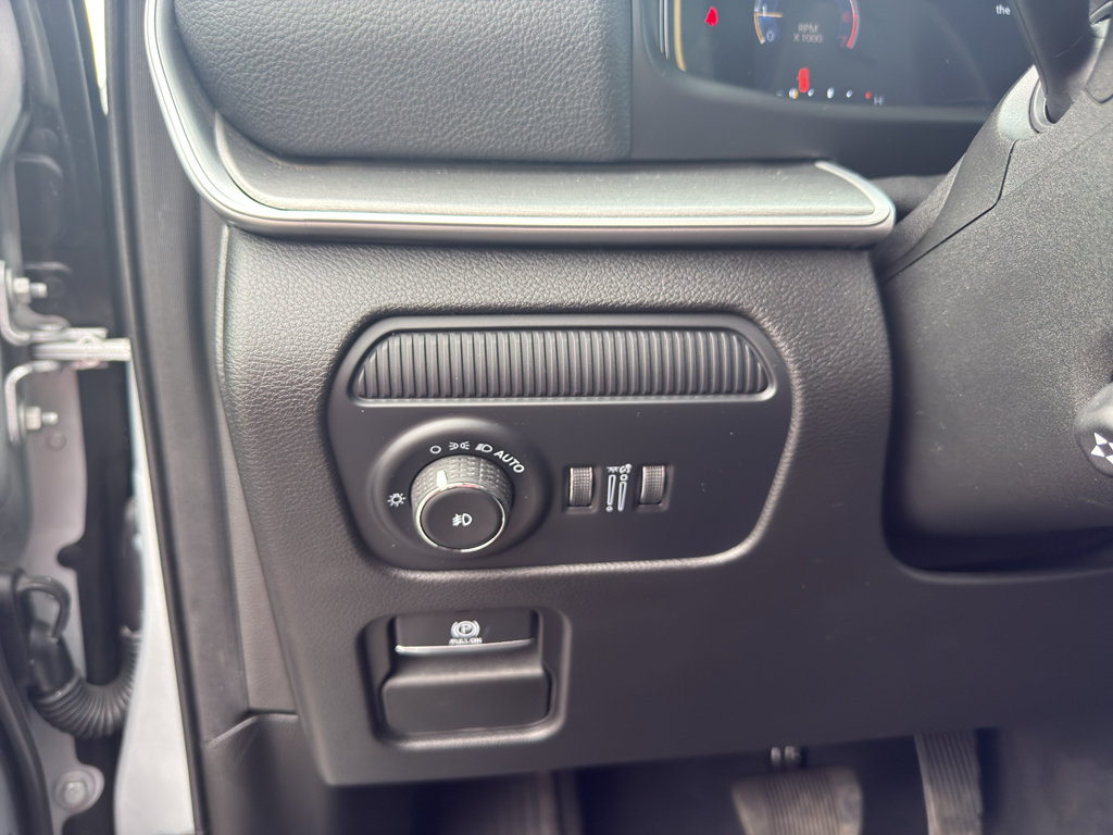 Used 2025 Jeep Wagoneer 4WD image 10