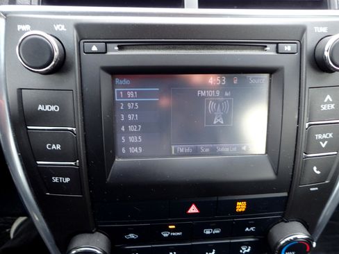 Used 2017 Toyota Camry SE image 17