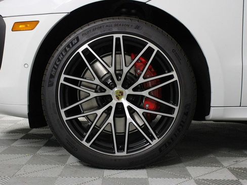 New 2026 Porsche Macan GTS image 17