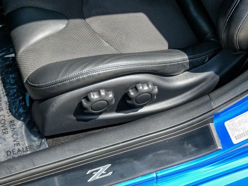 Used 2023 Nissan Z w/ Floor Mat Package (L93) RWD image 29