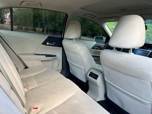 Used 2017 Honda Accord EX image 19