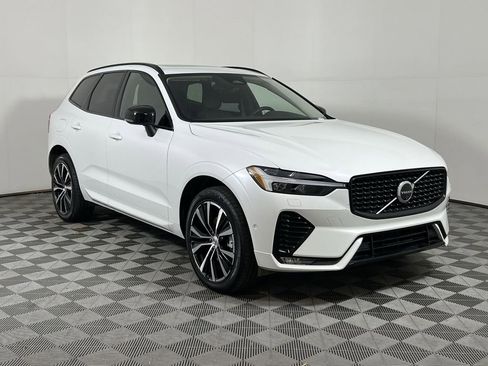 Certified 2025 Volvo XC60 B5 Plus image 2