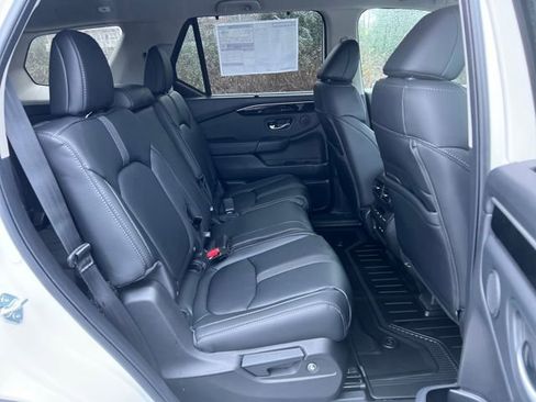 New 2025 Honda Pilot EX-L image 11