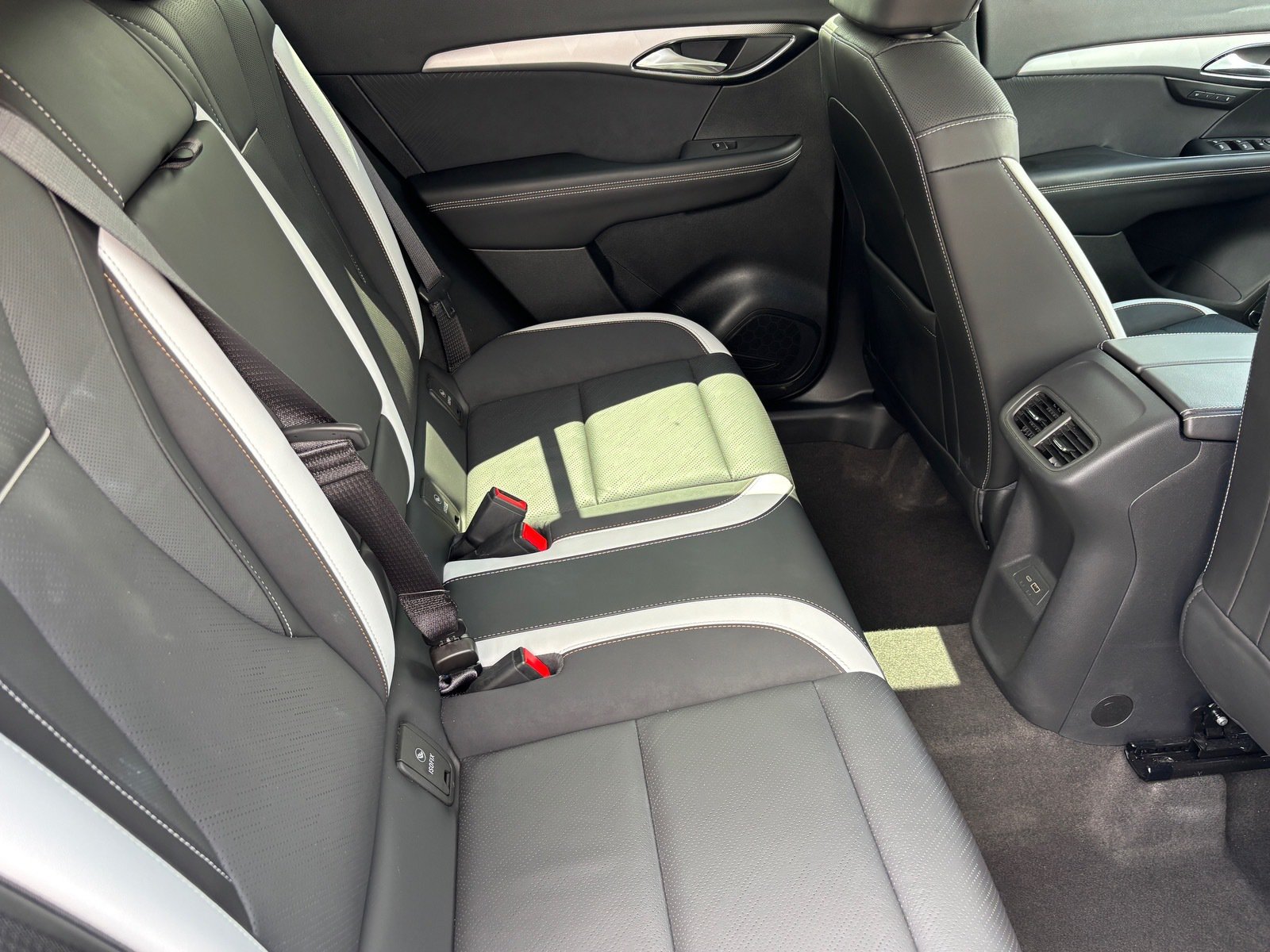 Used 2025 Buick Envision Sport Touring AWD/4WD image 30