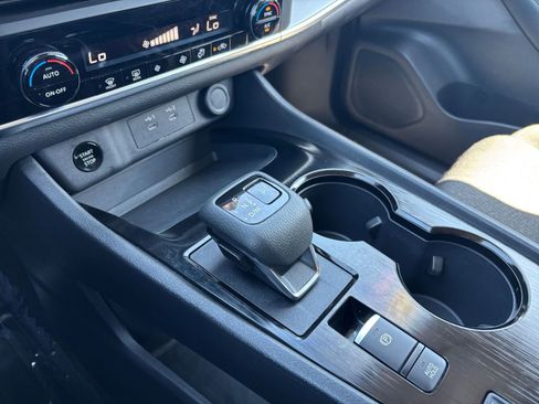 Used 2025 Nissan Rogue SV FWD image 43