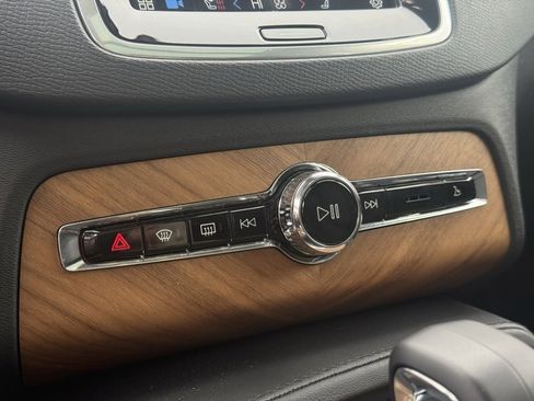 Used 2025 Volvo XC90 B6 Ultra image 19