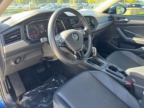 Used 2019 Volkswagen Jetta SE w/ Cold Weather Package image 15