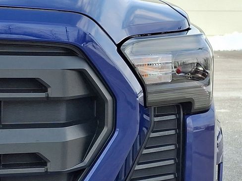 Used 2025 Toyota Tacoma SR5 image 12