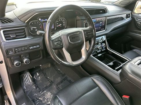 Used 2021 GMC Yukon XL Denali w/ Denali Premium Package image 9