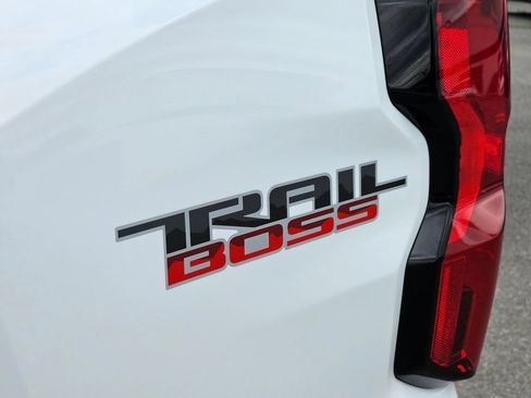 Used 2024 Chevrolet Colorado Trail Boss w/ Technology Package AWD/4WD image 10