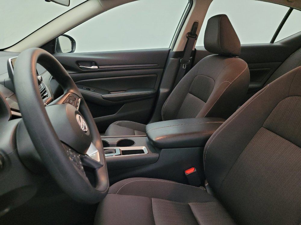 Used 2025 Nissan Altima 2.5 SV FWD image 17