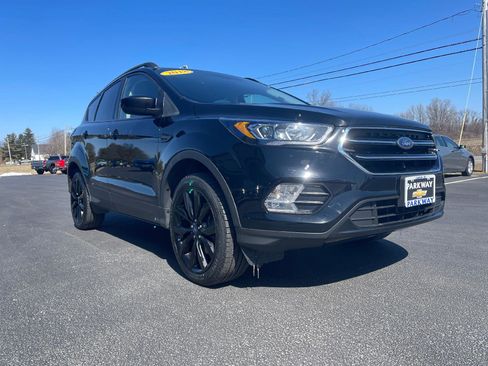 Used 2018 Ford Escape SE w/ SE Sport Appearance Package image 1