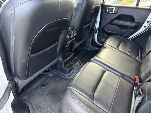 Used 2021 Jeep Wrangler Unlimited Sahara image 14