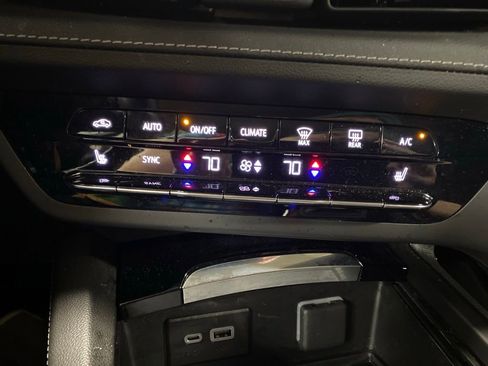 Used 2023 Buick Envision Preferred w/ Sport Touring Package AWD/4WD image 21