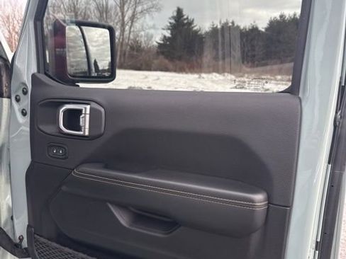 Used 2024 Jeep Wrangler Sahara w/ Technology Group image 15