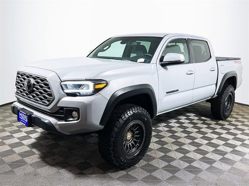 Used 2018 Toyota Tacoma TRD Off-Road image 4