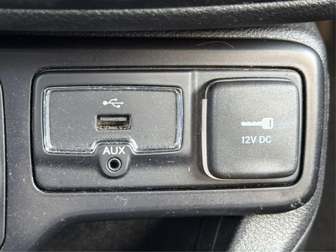 Used 2018 Jeep Renegade Altitude image 35