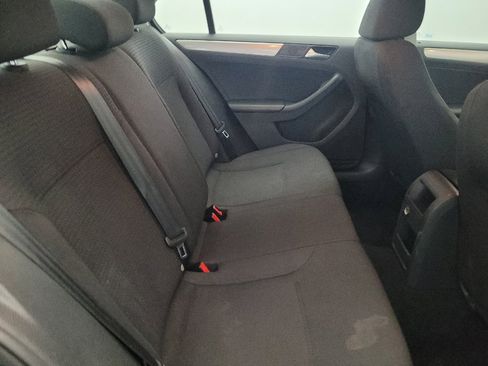 Used 2016 Volkswagen Jetta SE FWD image 19