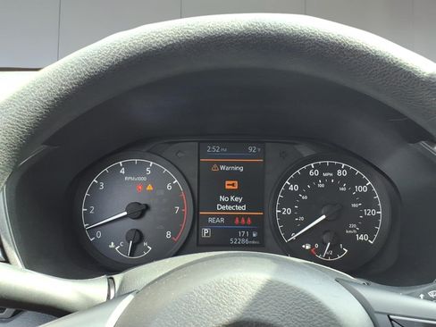 Used 2024 Nissan Altima 2.5 S FWD image 10