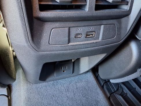 Used 2023 Chevrolet Colorado Z71 w/ Z71 Convenience Package 2 AWD/4WD image 25