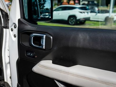 Used 2022 Jeep Gladiator Overland AWD/4WD image 21