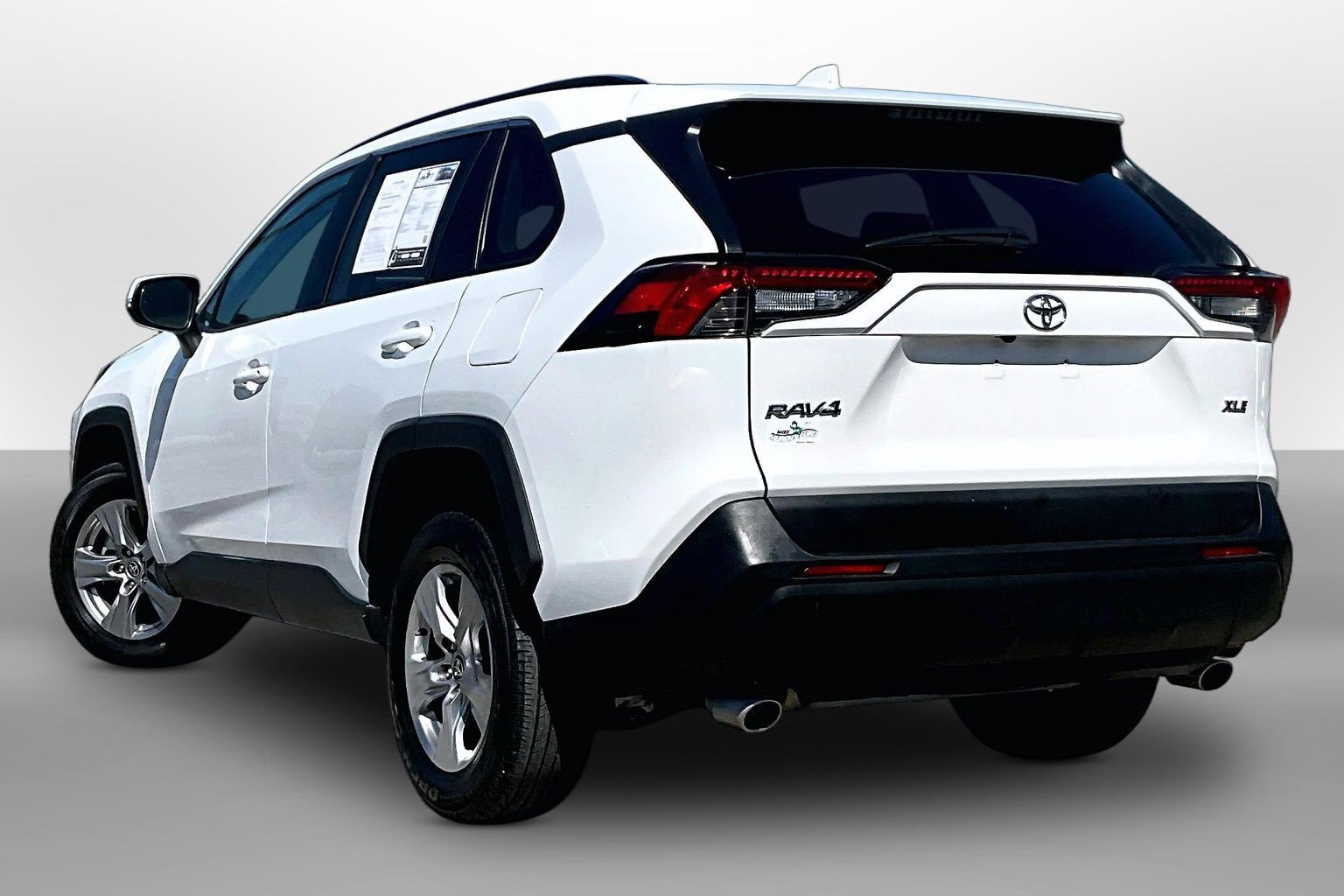 Used 2025 Toyota RAV4 XLE FWD image 10