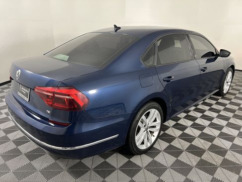 Used 2019 Volkswagen Passat 2.0T Wolfsburg w/ Wheels & Sunroof Package image 12