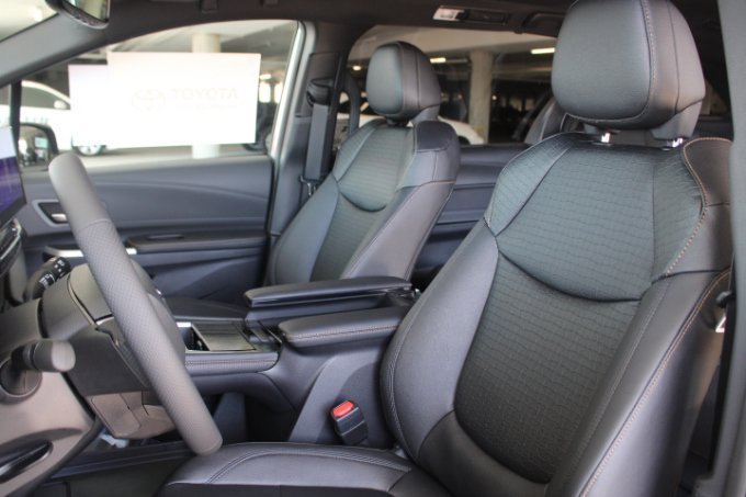 New 2026 Toyota Sienna XLE Woodland Edition AWD/4WD image 9