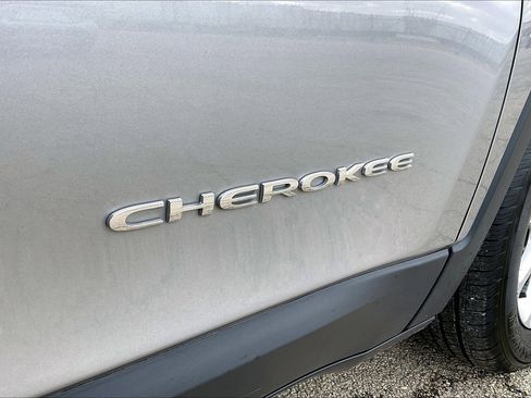 Used 2017 Jeep Cherokee Sport image 32