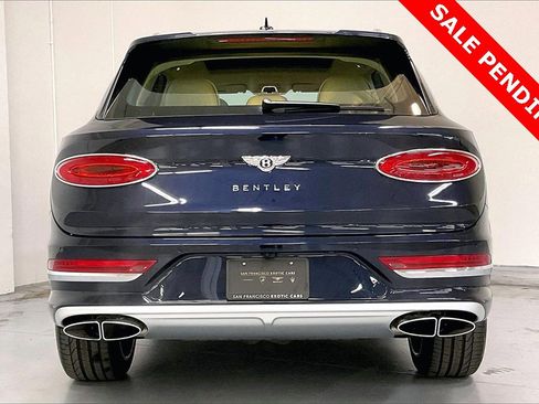 Used 2024 Bentley Bentayga Extended Wheelbase image 5