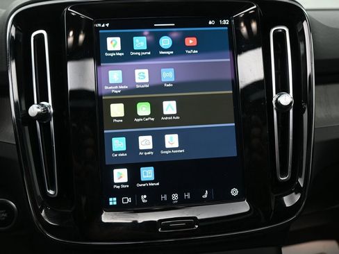 Used 2024 Volvo XC40 B5 Ultimate w/ Protection Package Premier image 13