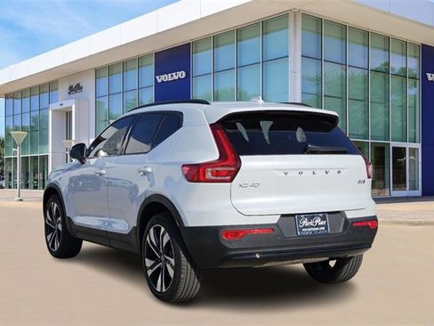 Certified 2025 Volvo XC40 B5 Ultra w/ Climate Package image 4