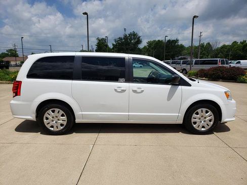 Used 2018 Dodge Grand Caravan SE w/ UConnect Hands-Free Group FWD image 7