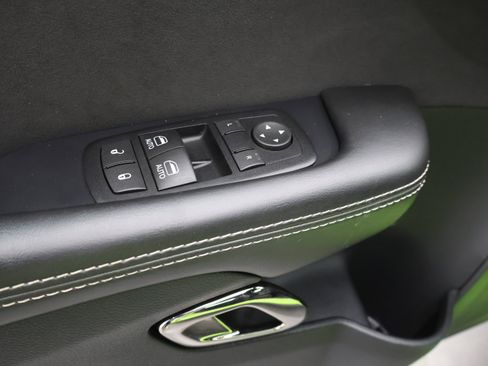 Used 2015 Dodge Challenger SRT Hellcat image 34