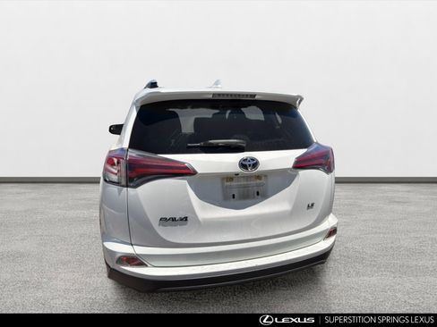 Used 2016 Toyota RAV4 LE FWD image 4