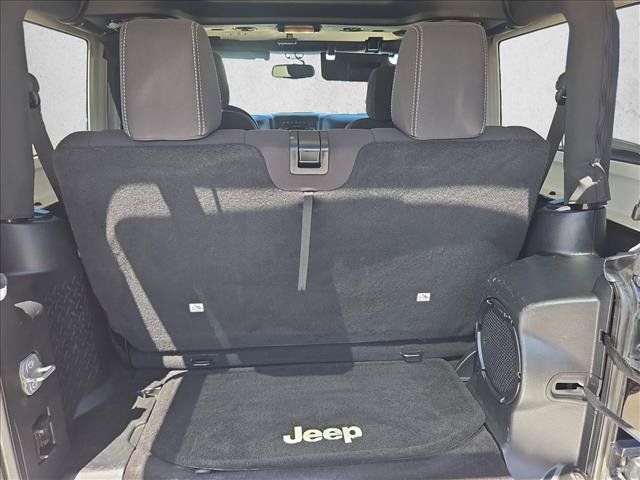 Used 2014 Jeep Wrangler Sahara w/ Connectivity Group AWD/4WD image 6