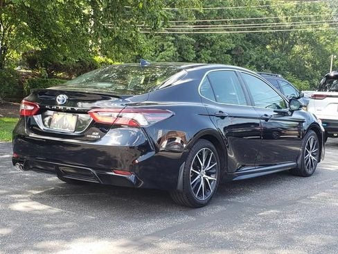 Used 2024 Toyota Camry SE w/ Cold Weather Package FWD image 3